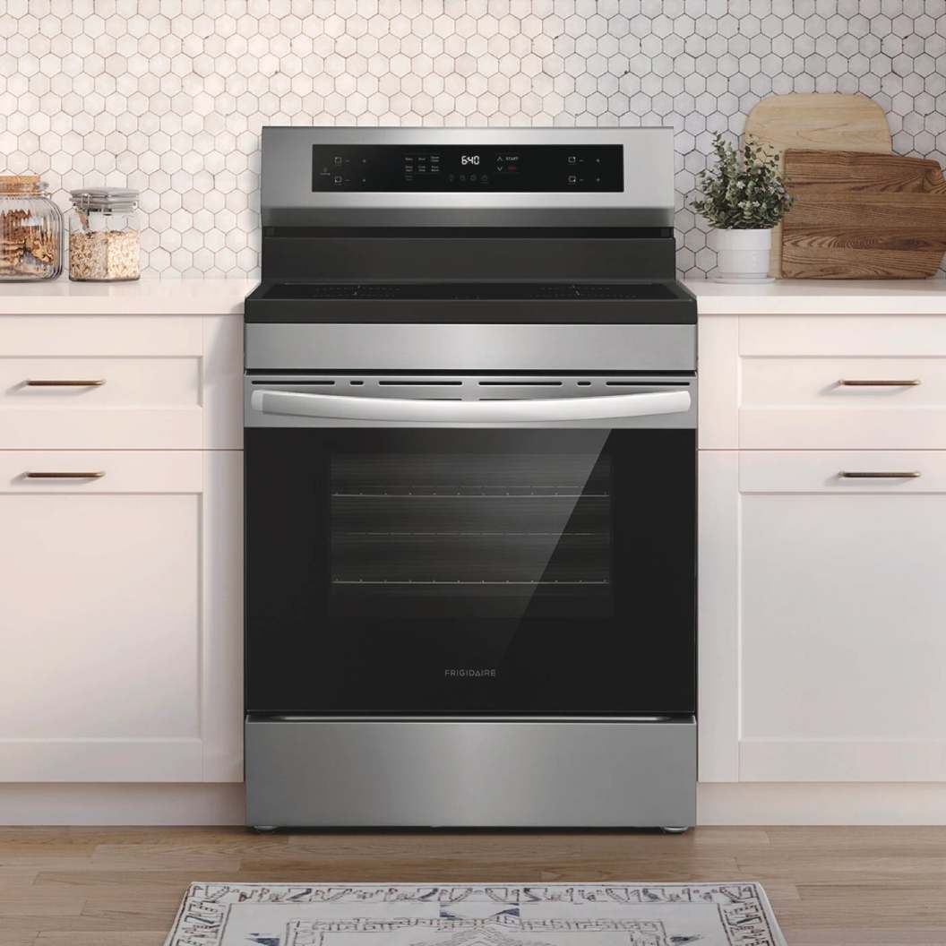 Cuisinière à induction 30 po, 5,3 pi³ Inox à 4 zones