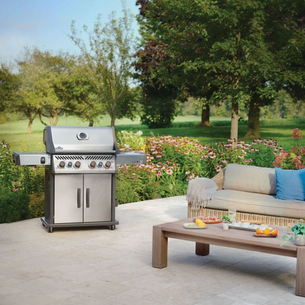 Barbecue au gaz propane 76 500 BTU - Rogue® PRO-S 525 RSIB