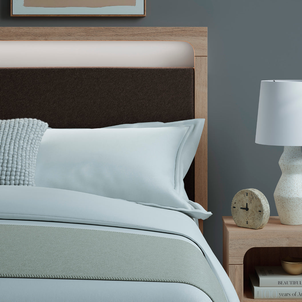 Lit complet avec tête rembourrée en tissu brun et bois/MDF beige Grand / Très grand - Kinlanni