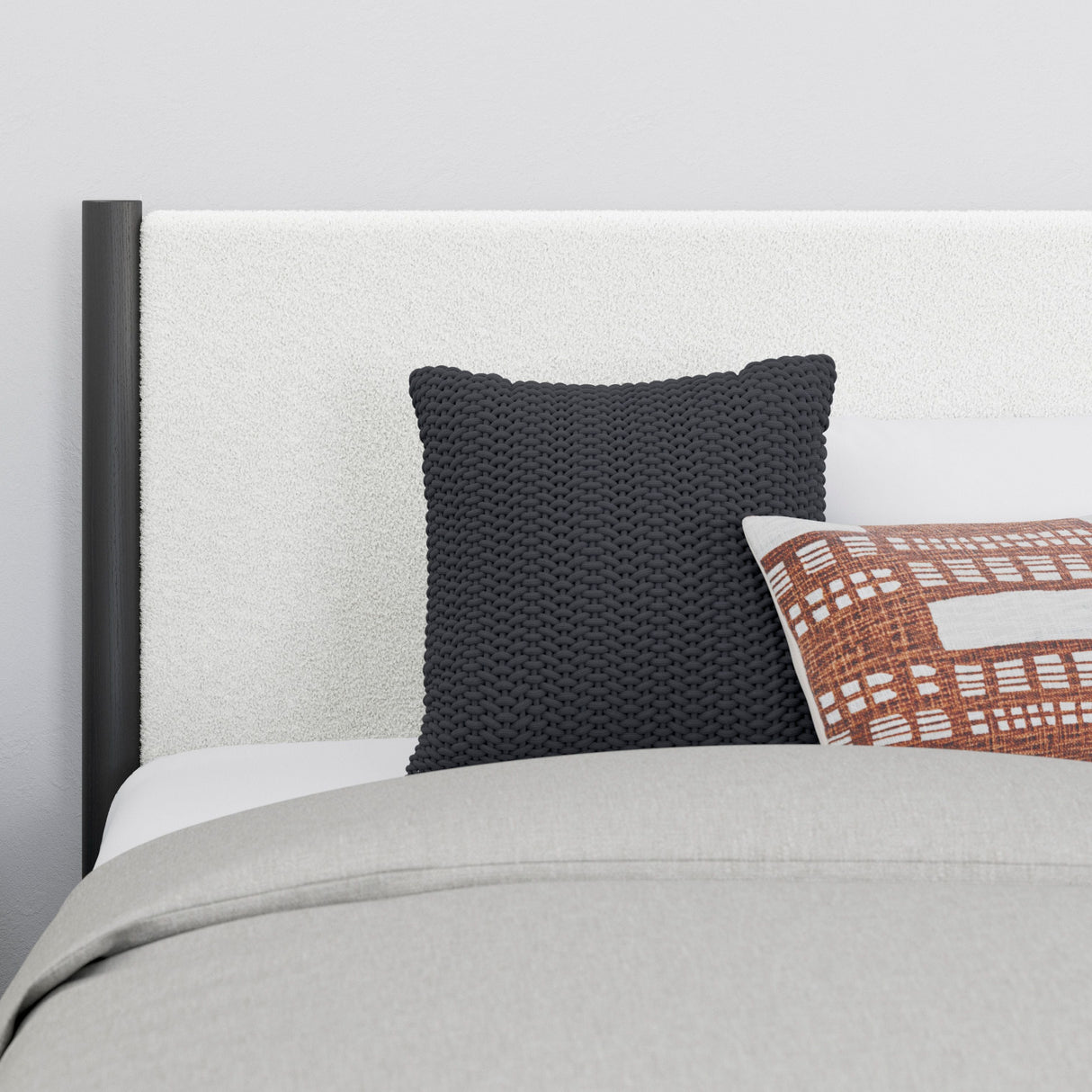 Lit complet en tissu blanc et en bois noir Cadmori - Grand