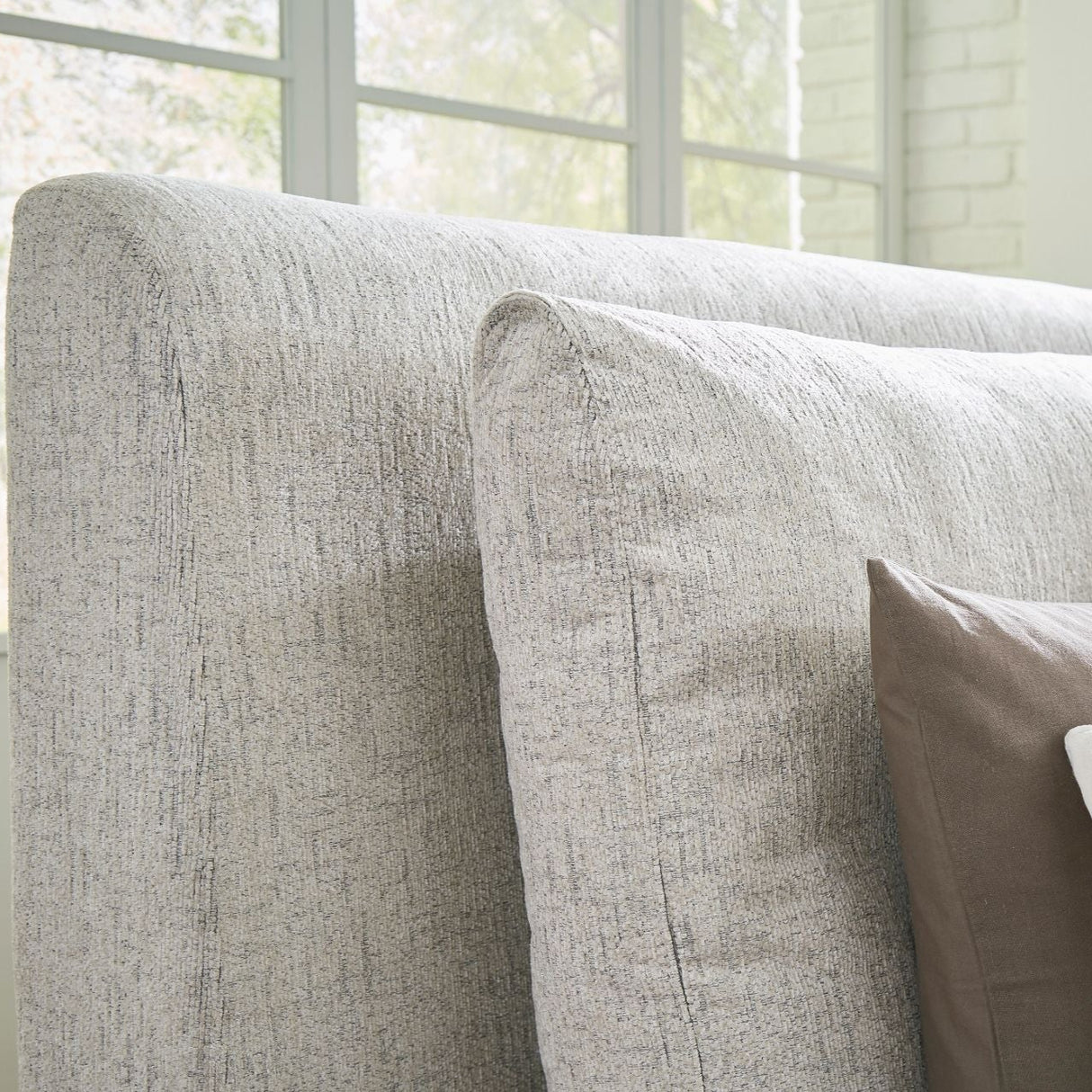 Lit très grand complet en tissu brun claire - Cabalynn