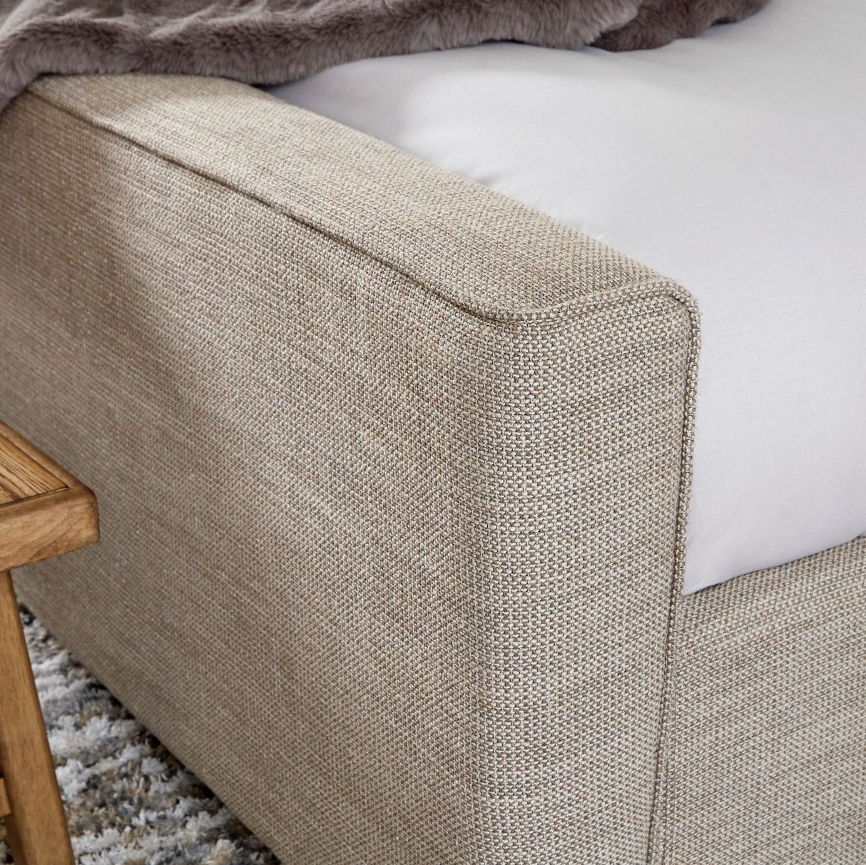 Lit  complet très grand rembourré en tissu beige - Dakmore