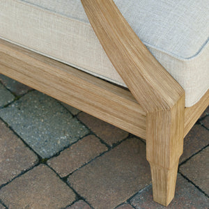 Fauteuil extérieur en tissu Nuvella beige pâle et en bois d'eucalyptus - Clare View