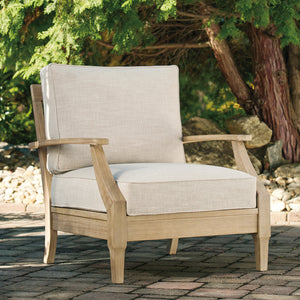 Fauteuil extérieur en tissu Nuvella beige pâle et en bois d'eucalyptus - Clare View