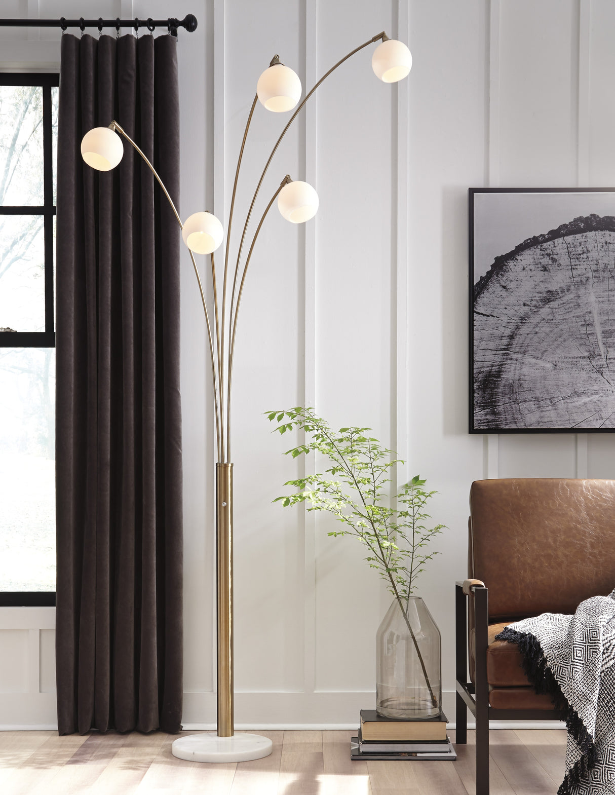 Lampe sur pied en métal doré et blanc 95 po Taliya