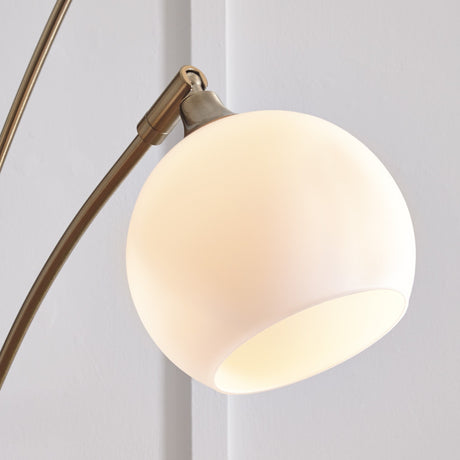 Lampe sur pied en métal doré et blanc 95 po Taliya