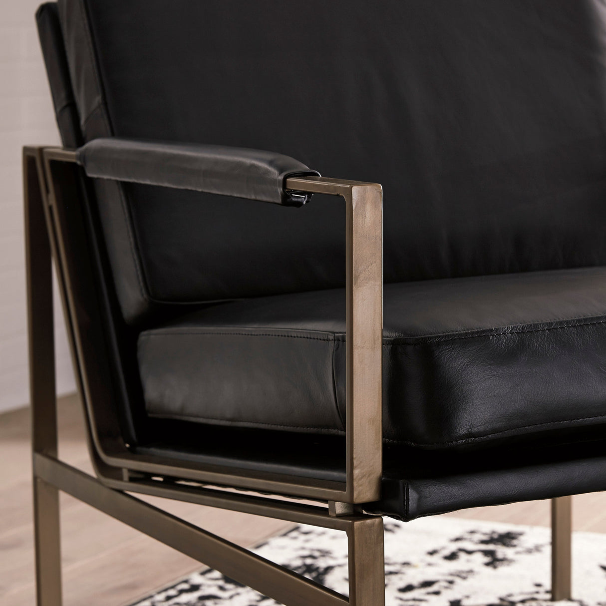 Chaise d'appoint noire cuir - Puckman