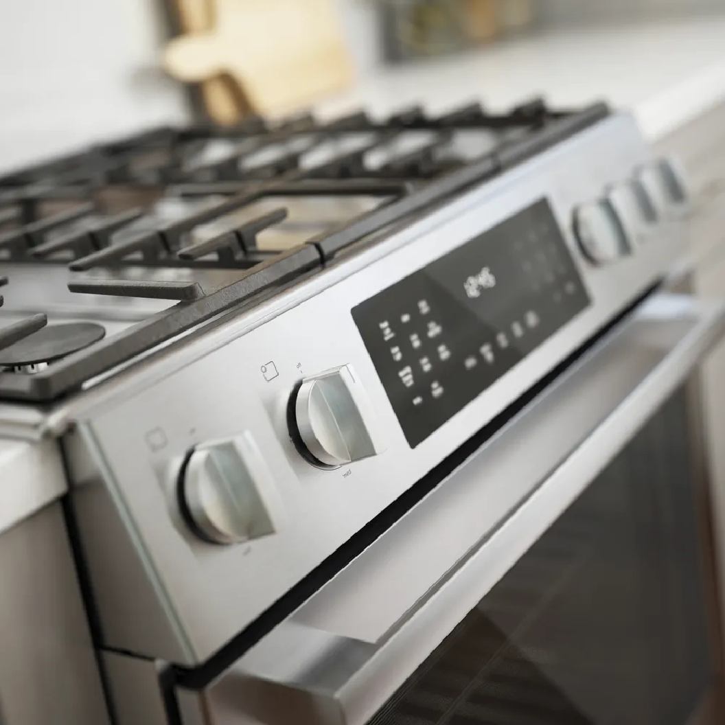 Cuisinière biénergie encastrable 30 po, 4,6 pi³ - Série 800 avec 5 brûleurs