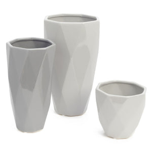 Vase en céramique taupe pâle d'une forme géométrique - Almada