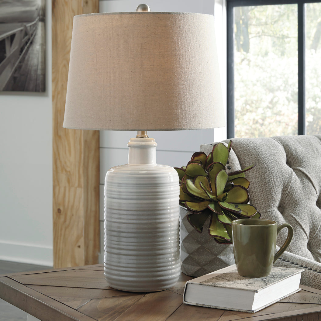 Ensemble de 2 lampes de table en céramique blanche/taupe 25 po. - Marnina