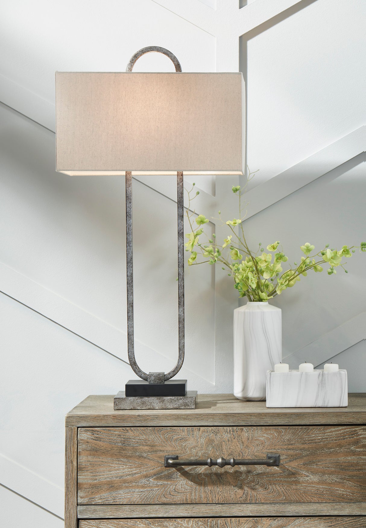 Lampe de table en métal argenté 36 po. - Bennish