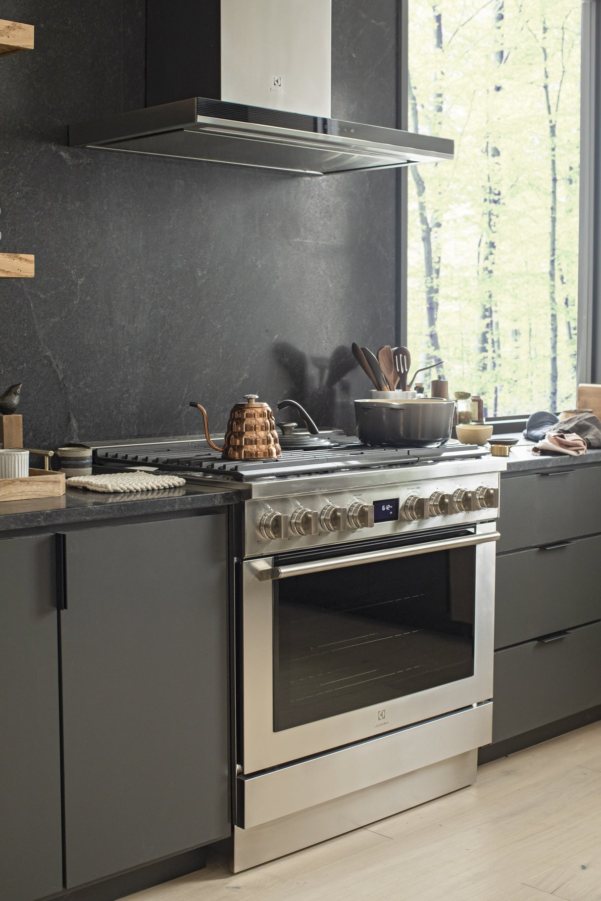 Cuisinière biénergie autoportante 36 po. 4,4 pi³
