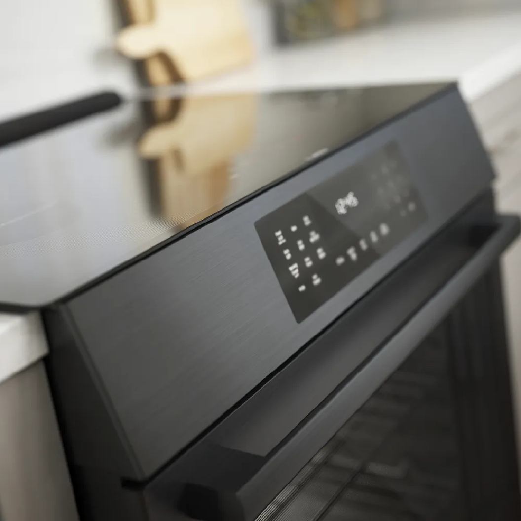 Cuisinière à induction encastrable 30 po, 4,6 pi³ Inox noir - Série 800 avec Convection pro & tiroir réchaud