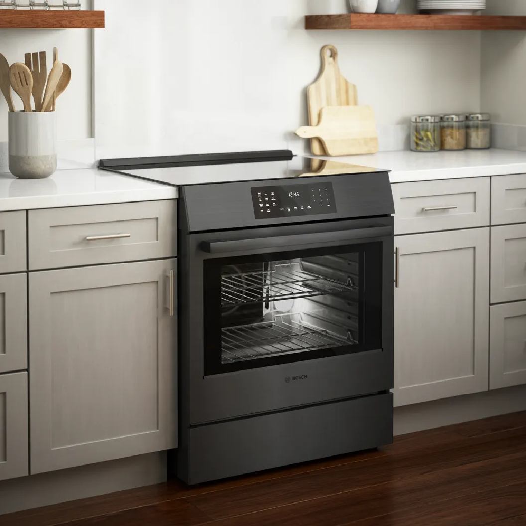 Cuisinière à induction encastrable 30 po, 4,6 pi³ Inox noir - Série 800 avec Convection pro & tiroir réchaud