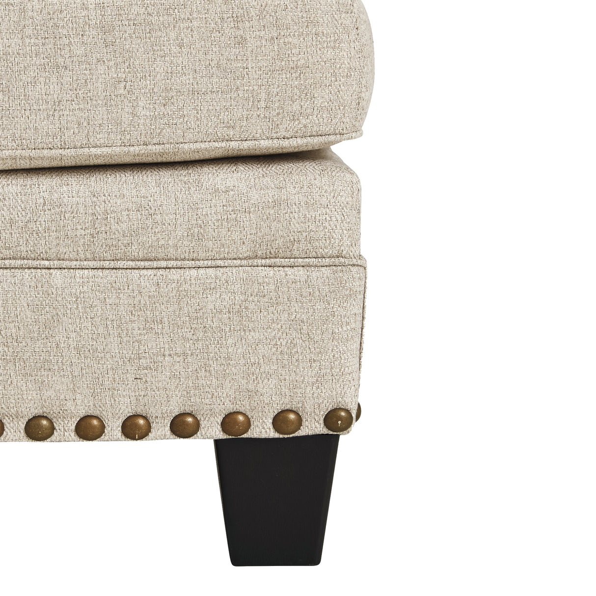 Ottoman en tissu beige effet lin avec garniture cloutée - Claredon