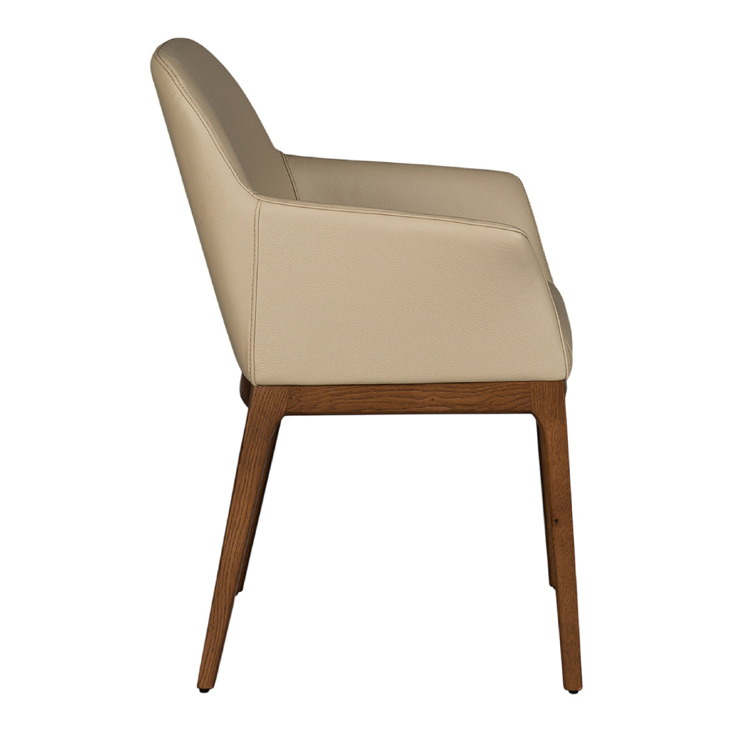 Chaise de salle à manger capitaine rembourrée en cuir et bois de chêne de couleur noyer - Ann