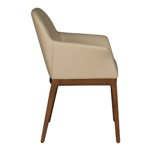 Chaise de salle à manger capitaine rembourrée en cuir et bois de chêne de couleur noyer - Ann