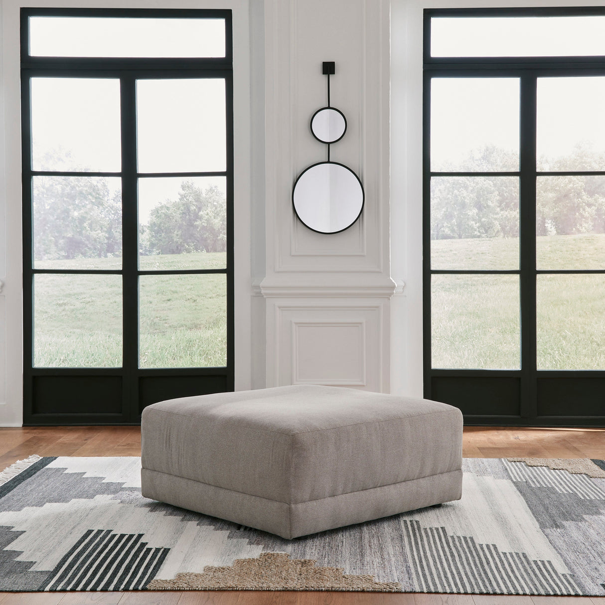 Ottoman beige pâle en tissu surdimensionné - Katany
