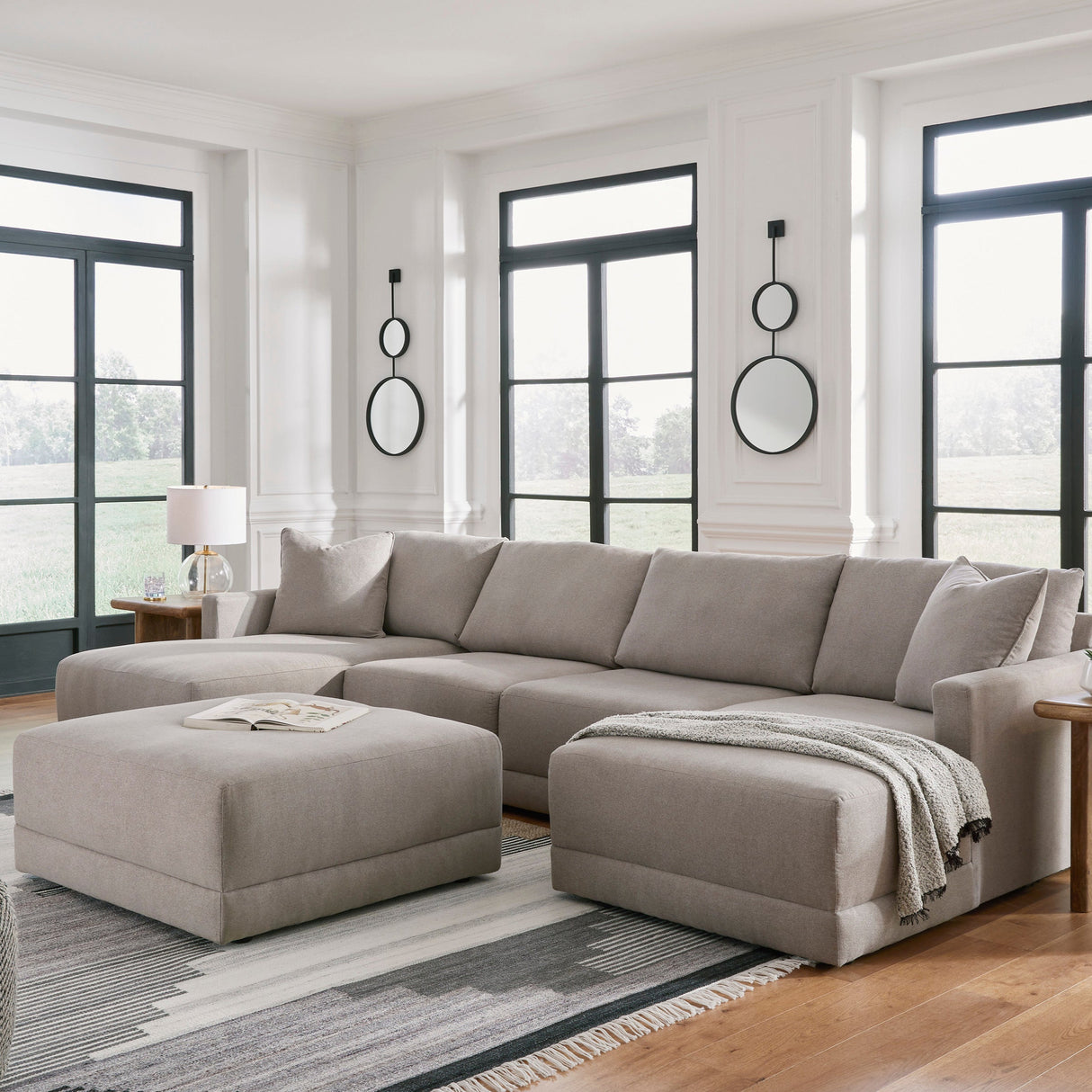 Ottoman beige pâle en tissu surdimensionné - Katany