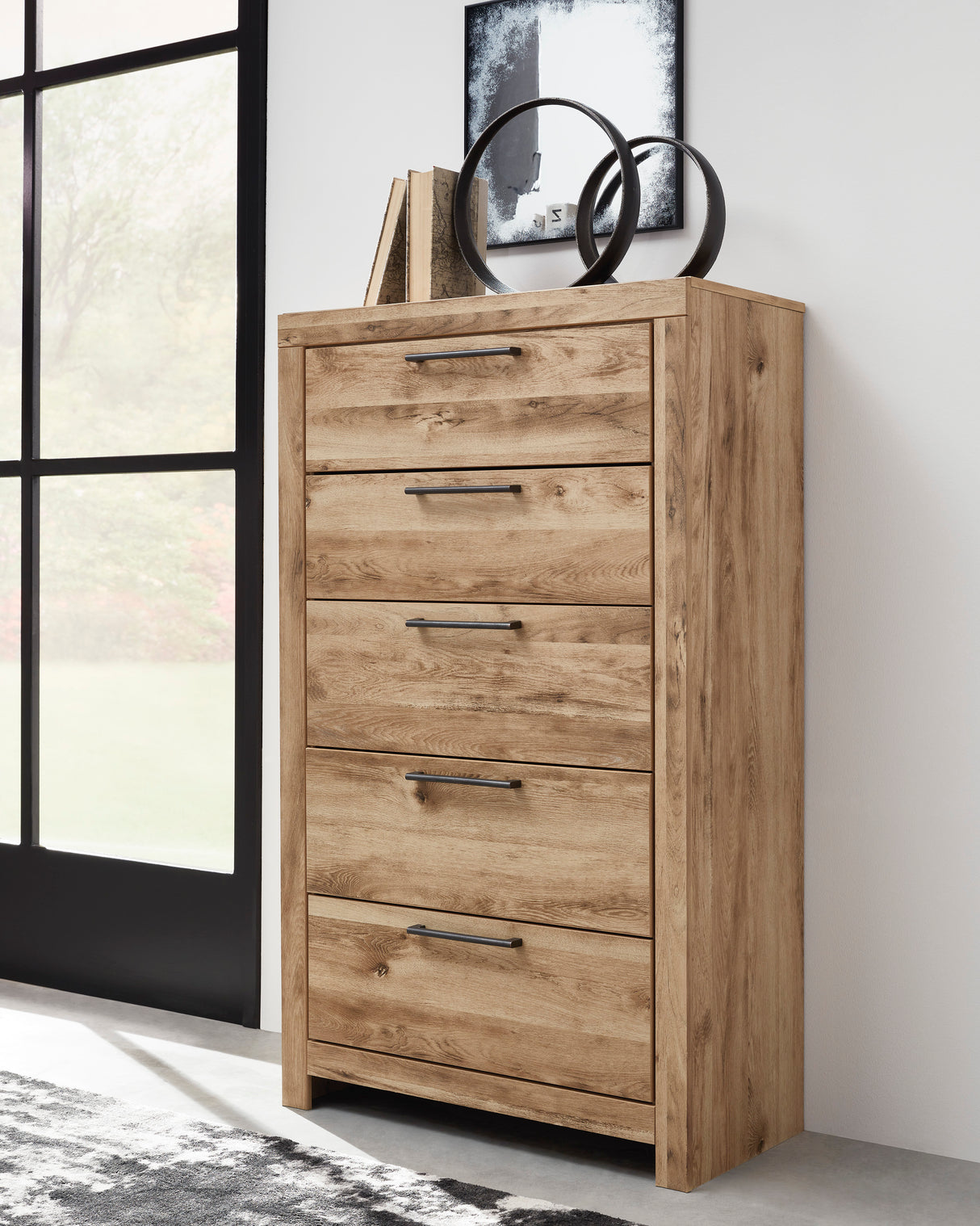 Commode à 5 tiroirs en bois et placage brun clair