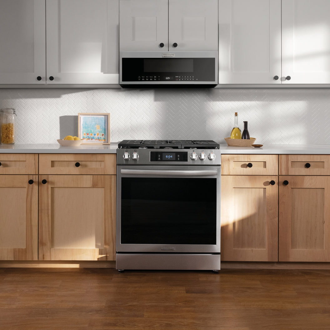 Cuisinière au gaz 30 po, 6,0 pi³ Inox avec Convection totale, Air Fry et plaque de cuisson intégrée