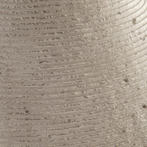 Petit vase en polyrésine d'une texture côtelée beige antique - Hannela