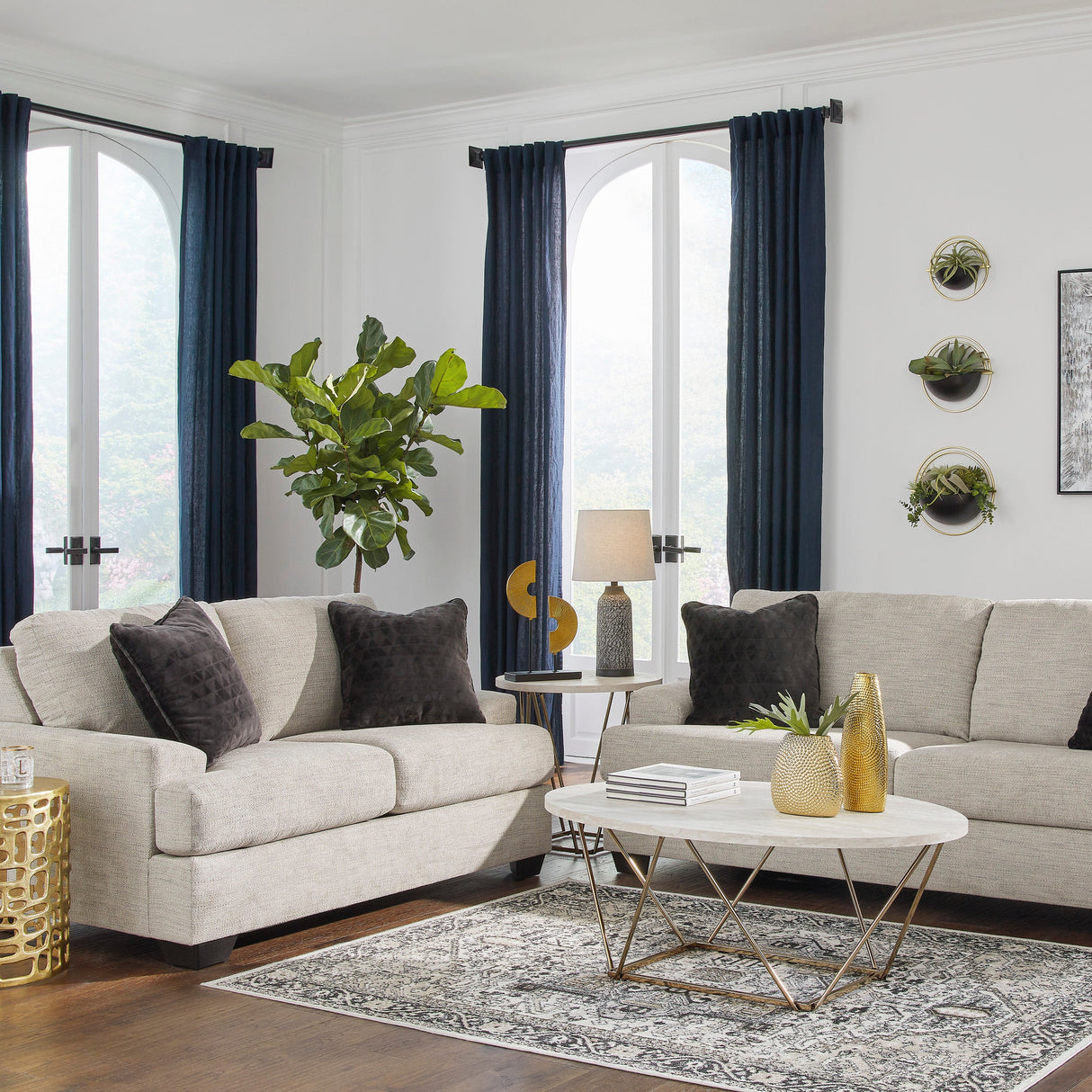 Causeuse en tissu beige pâle avec coussins - Vayda