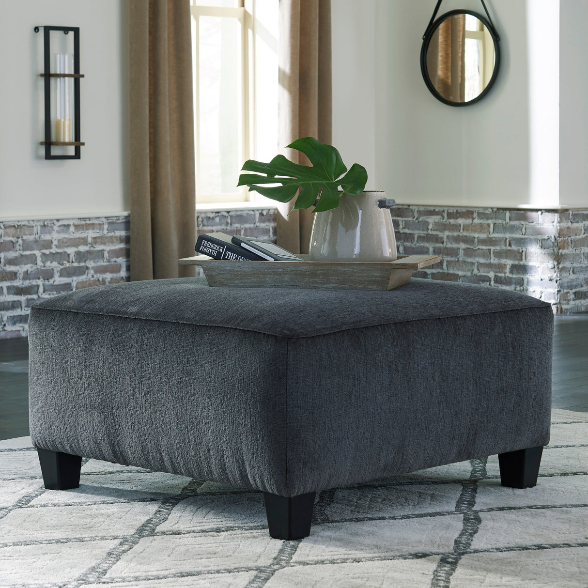 Ottoman surdimensionné Abinger en tissu gris fumé