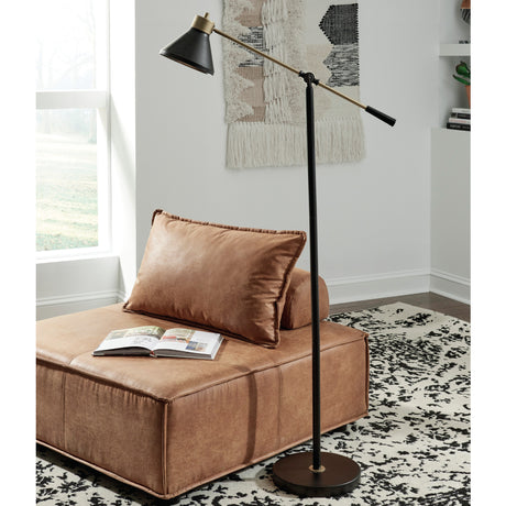 Lampe sur pied en métal noir et accents dorés 58 po. - Garville