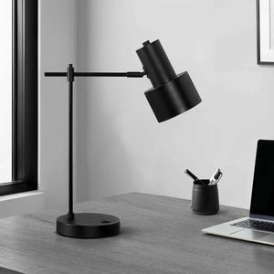 Lampe de table en métal noir avec port USB intégré 21 po - I 9647