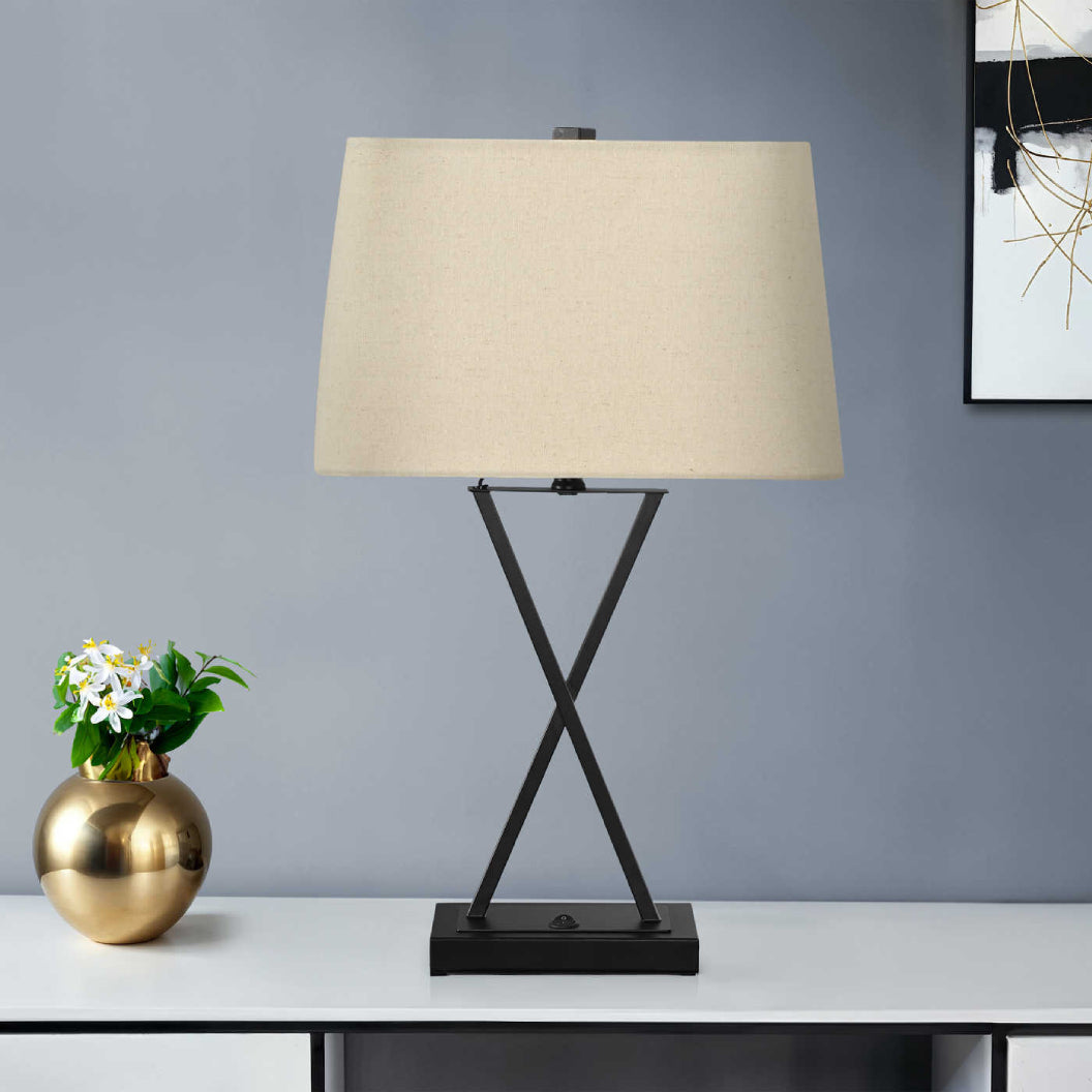 Lampe de table en métal noir avec port USB intégré 25 po - I 9638