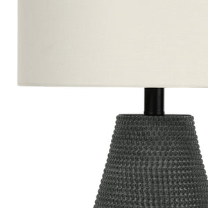 Lampe de table en résine noire texturée 24 po.