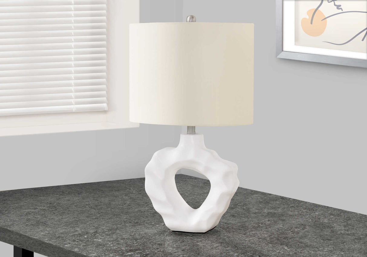 Lampe de table en résine blanche 25 po.