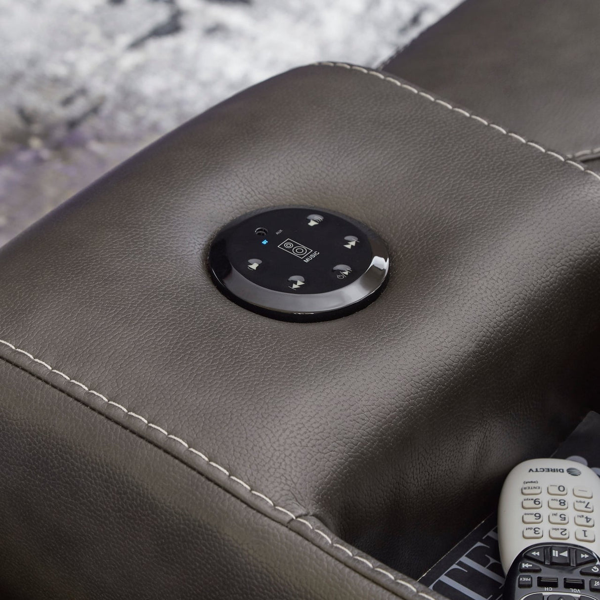 Causeuse aspect cuir gris motorisée avec console - Mountainous