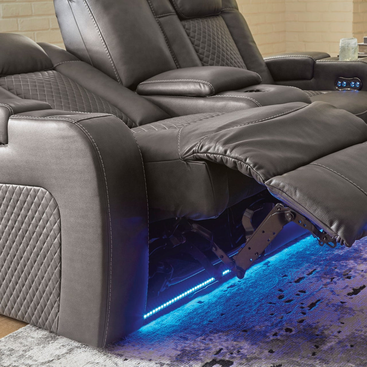 Causeuse aspect cuir gris motorisée avec console - Mountainous