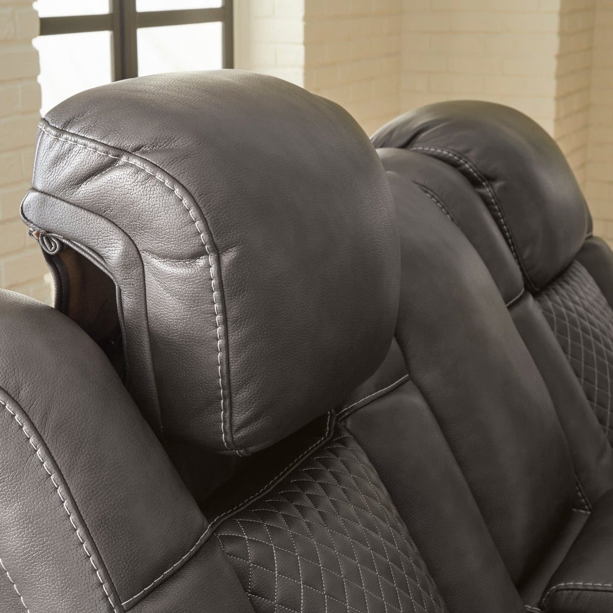 Causeuse aspect cuir gris motorisée avec console - Mountainous