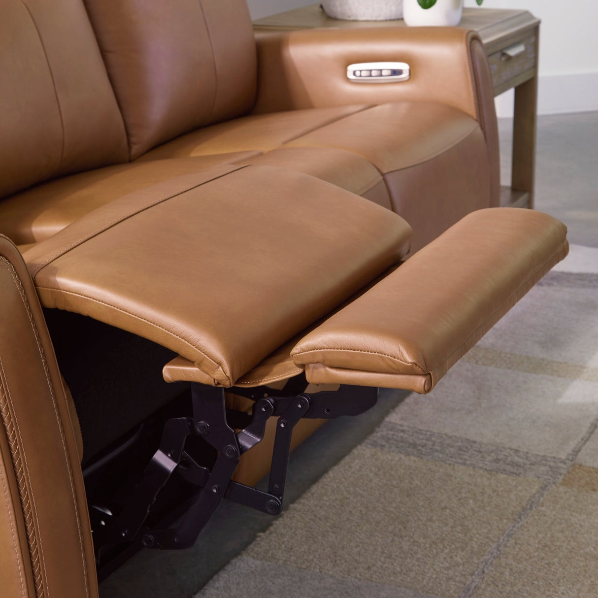Sofa en cuir brun caramel motorisé zéro gravité - Tryanny
