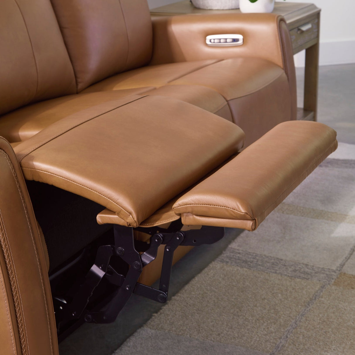 Causeuse en cuir brun caramel motorisée zéro gravité - Tryanny