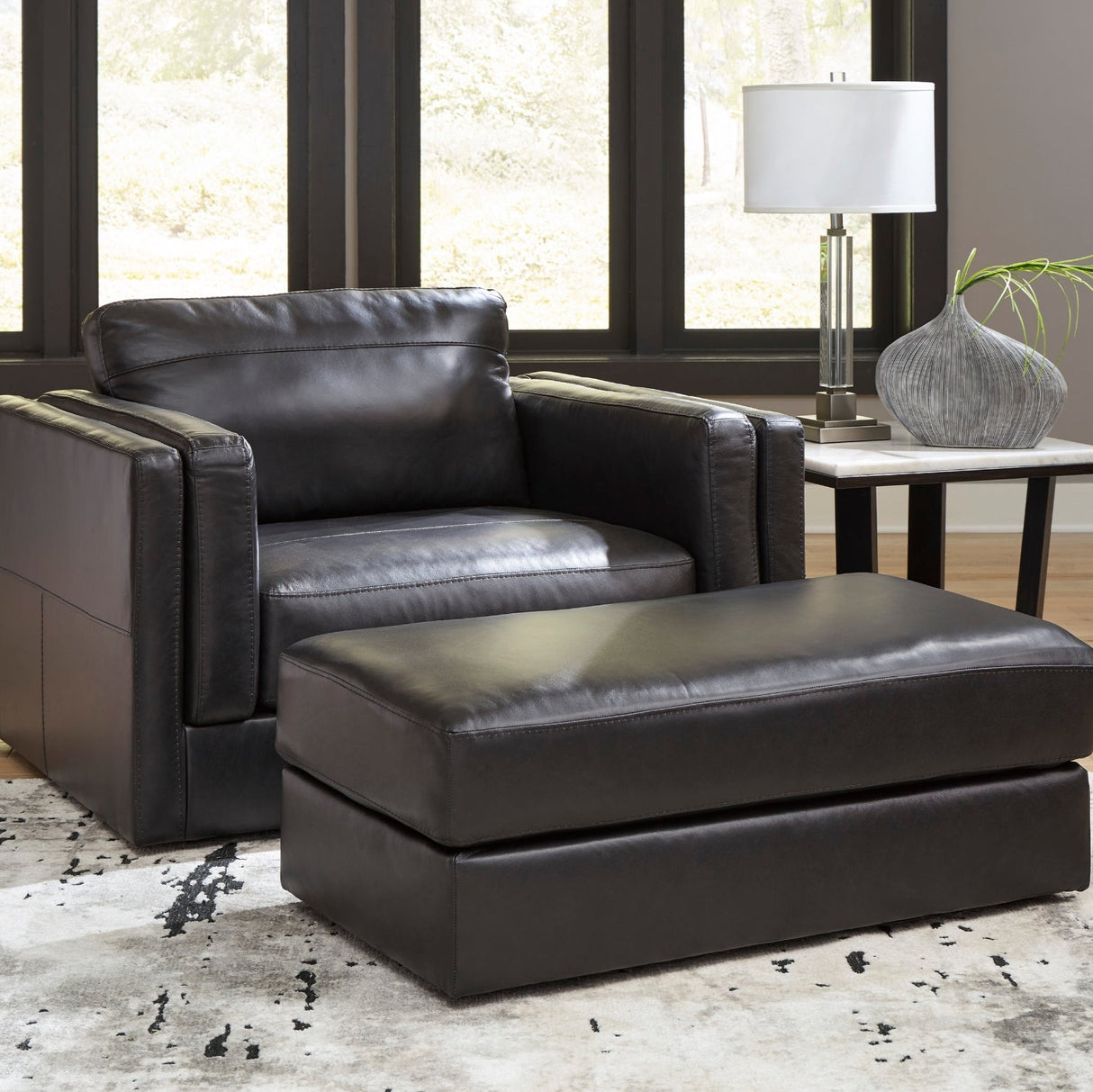 Fauteuil en cuir noir surdimensionné - Amiata