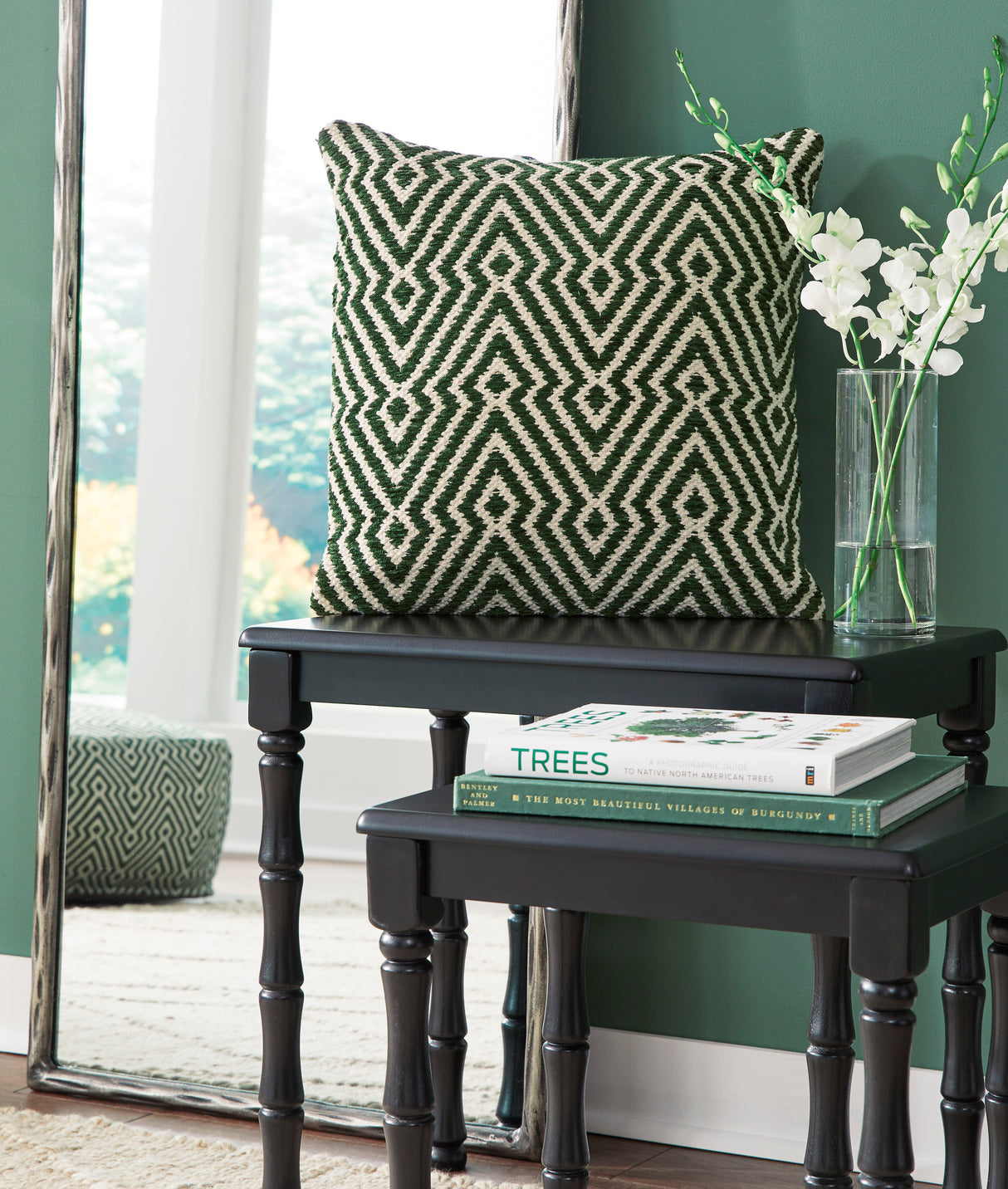 Coussin 19 x 19 po en coton vert & ivoire - Digover