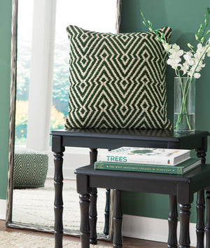 Coussin 19 x 19 po en coton vert & ivoire - Digover