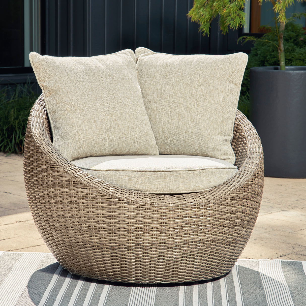 Ensemble 2 fauteuils extérieur résine beige pivotants - Danson