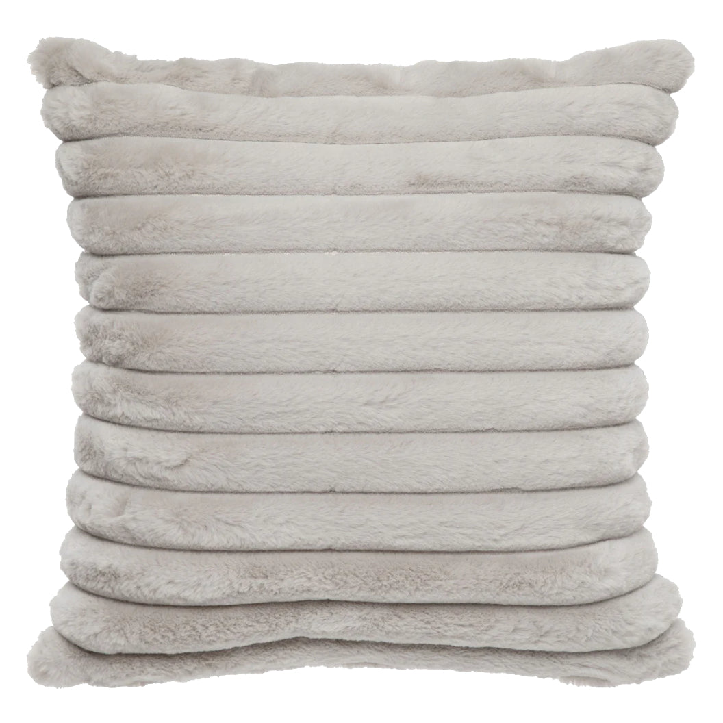 Coussin 18 x 18 po en fausse fourrure - Raya