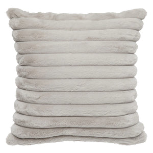 Coussin 18 x 18 po en fausse fourrure - Raya