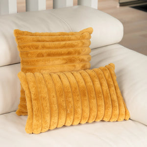 Coussin 12 x 20 po en fausse fourrure - Raya