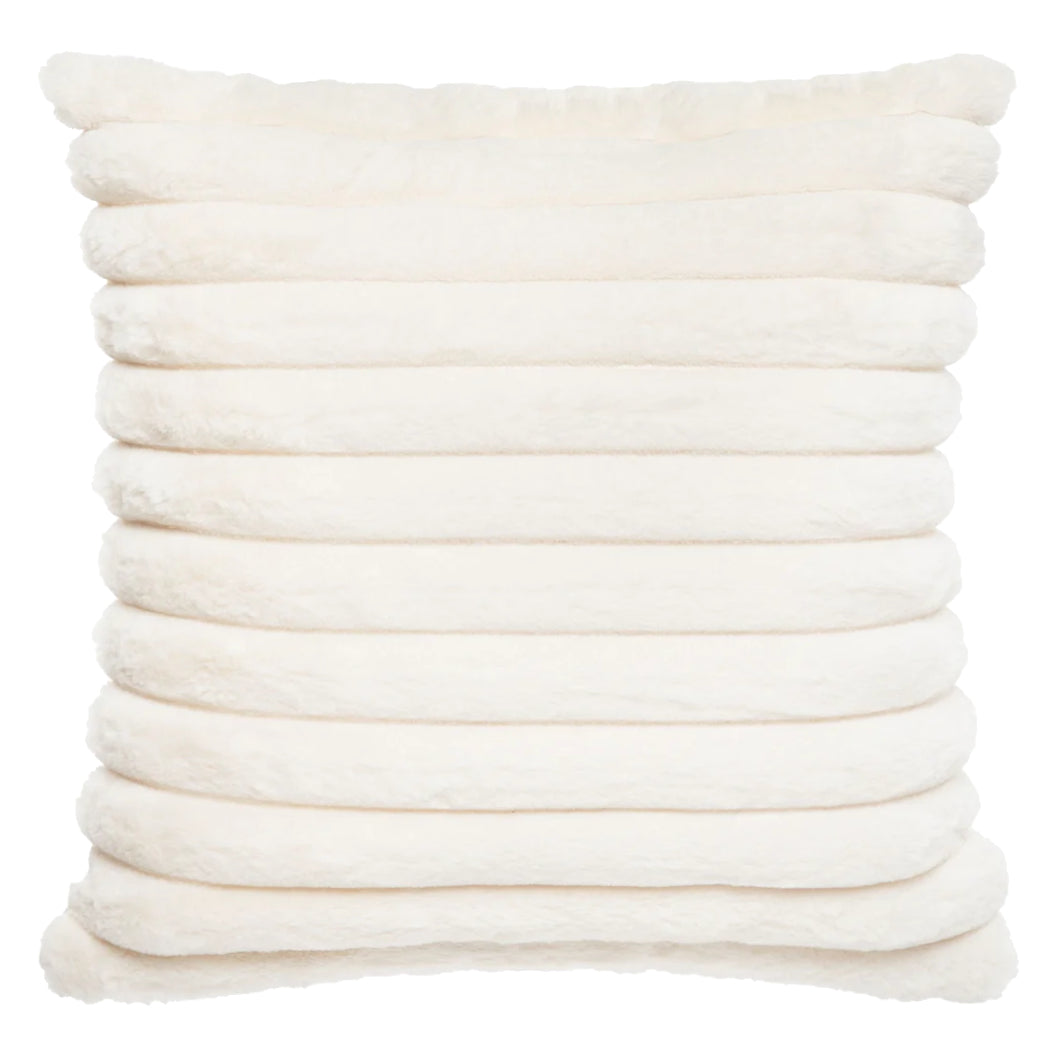 Coussin 18 x 18 po en fausse fourrure - Raya