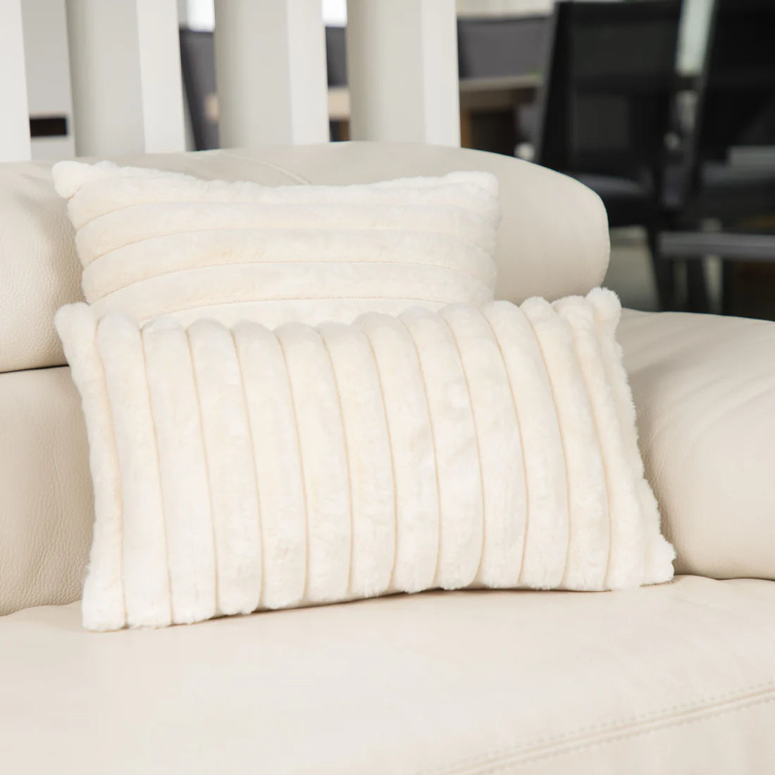 Coussin 18 x 18 po en fausse fourrure - Raya