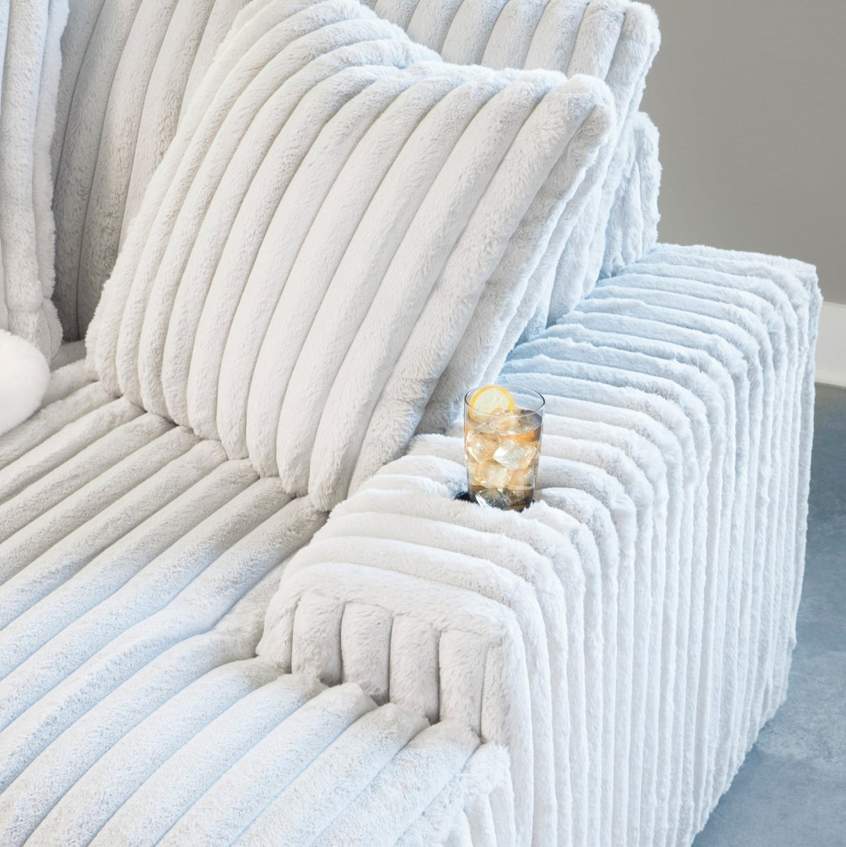 Fauteuil blanc velours côtelé surdimensionné - Stupendous