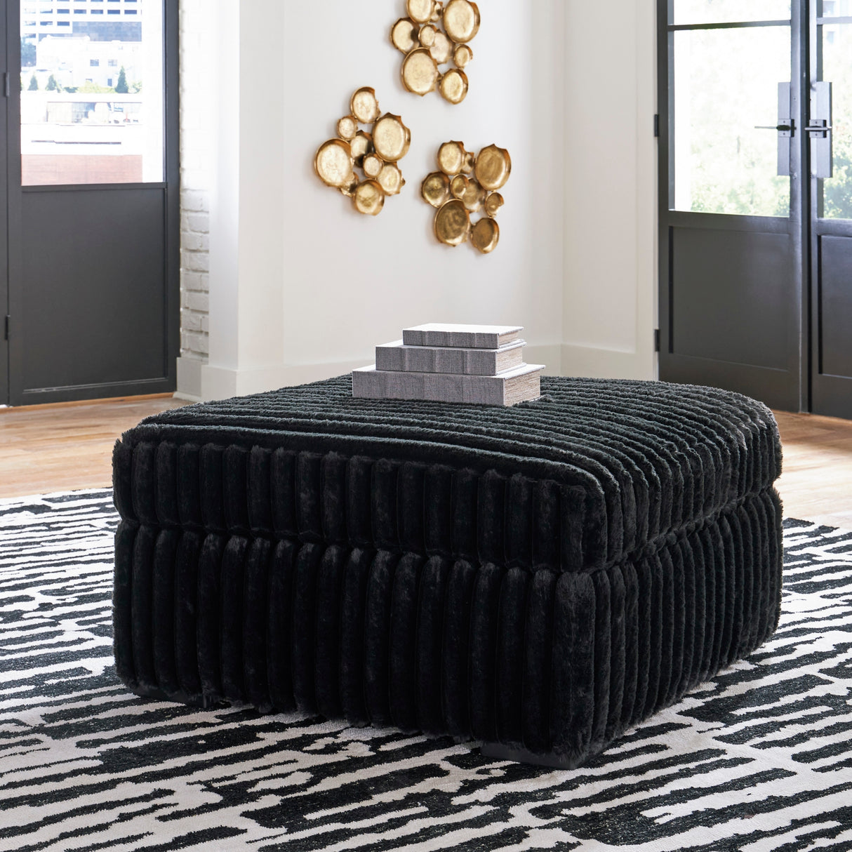 Ottoman en velours côtelé noir surdimensionné - Gabbyleigh