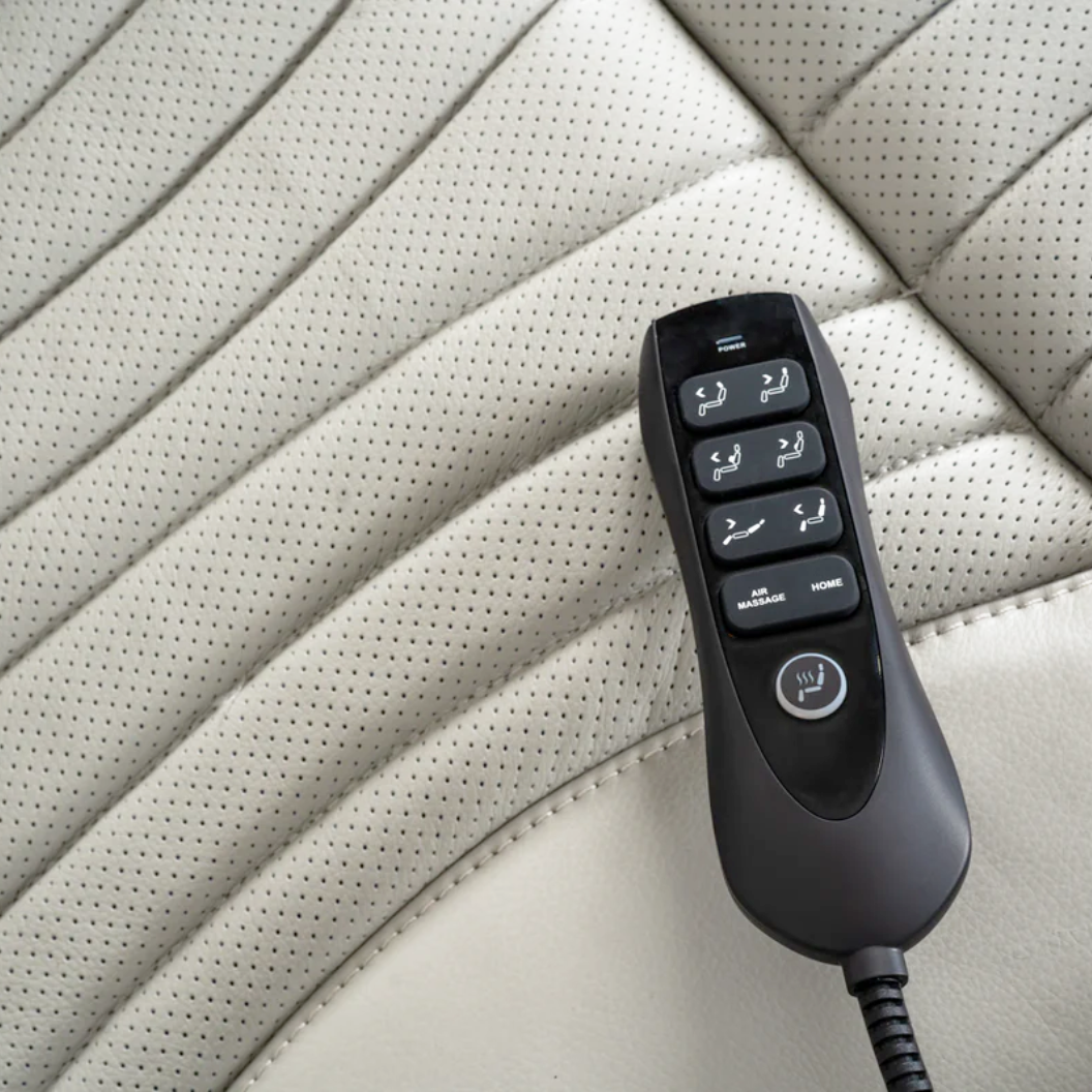 Sofa inclinable motorisé zéro gravité en cuir gris pâle avec table rabattable - K2180